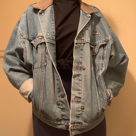 light washed denim jacket - Picture 2 of 6